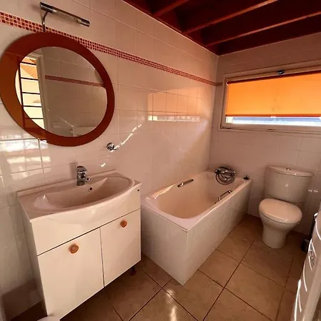Holiday home En Bord De 6 Personnes, A Cote Du Chateau Des Tourelles, Piscine D'eau De Pornichet