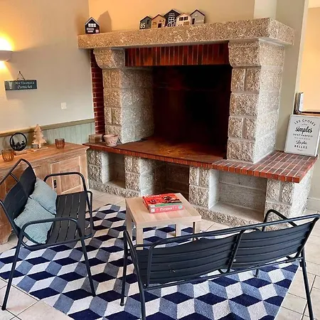 En Bord De 6 Personnes, A Cote Du Chateau Des Tourelles, Piscine D'eau De Holiday home Pornichet