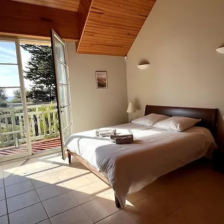 Holiday home En Bord De 6 Personnes, A Cote Du Chateau Des Tourelles, Piscine D'eau De