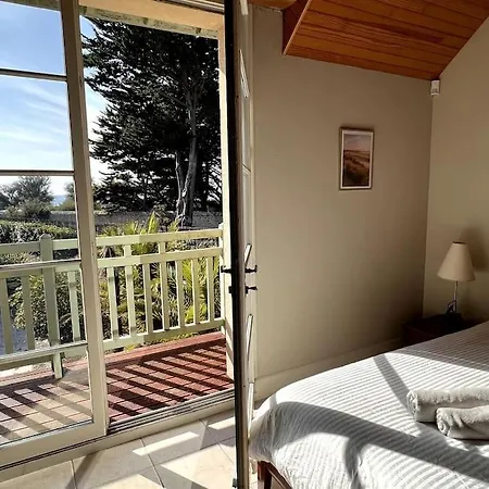 En Bord De 6 Personnes, A Cote Du Chateau Des Tourelles, Piscine D'eau De Holiday home Pornichet