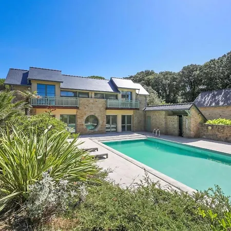 En Bord De 6 Personnes, A Cote Du Chateau Des Tourelles, Piscine D'eau De Holiday home Pornichet