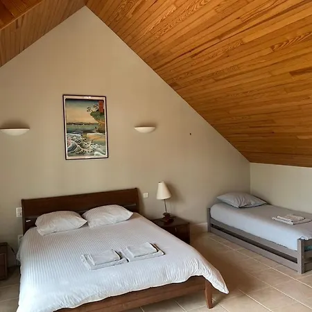 En Bord De 6 Personnes, A Cote Du Chateau Des Tourelles, Piscine D'eau De Ferienhaus *