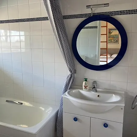Ferienhaus En Bord De 6 Personnes, A Cote Du Chateau Des Tourelles, Piscine D'eau De Pornichet