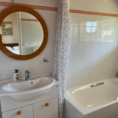 En Bord De 6 Personnes, A Cote Du Chateau Des Tourelles, Piscine D'eau De *
